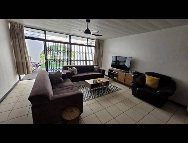 3 BEDROOM TOWNHOUSE FOR SALE IN SINOVILLE